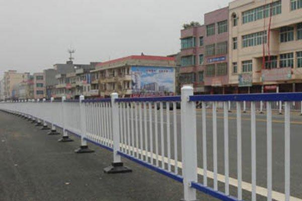 济南铁艺护栏在现在城市中有哪些作用？